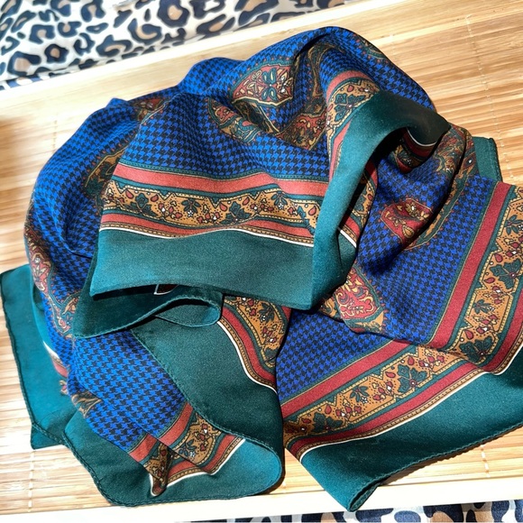 Scarf/Wrap - Picture 2 of 3